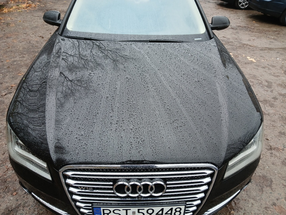 Zdjęcie pokrywy komory silnika