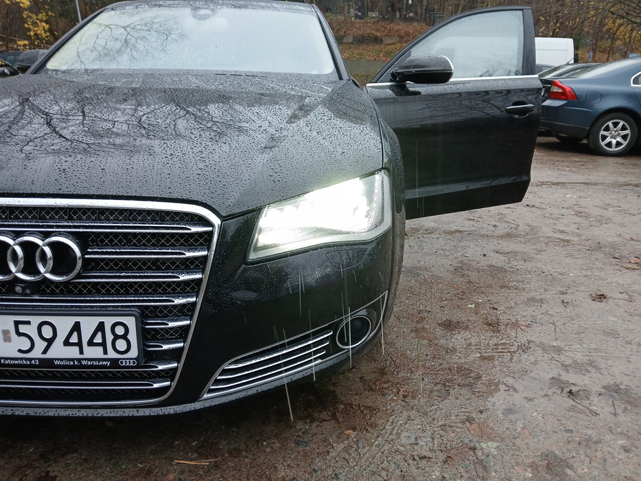 Zdjęcie oświetlenia przedniego i dolnego lewego