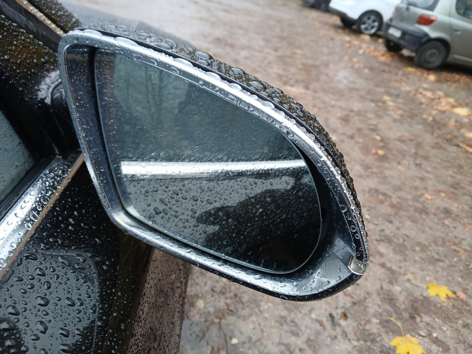 Zdjęcie zwierciadła lusterka prawego