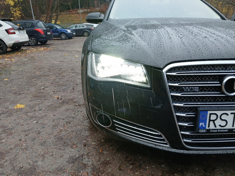 Zdjęcie oświetlenia przedniego i dolnego prawego