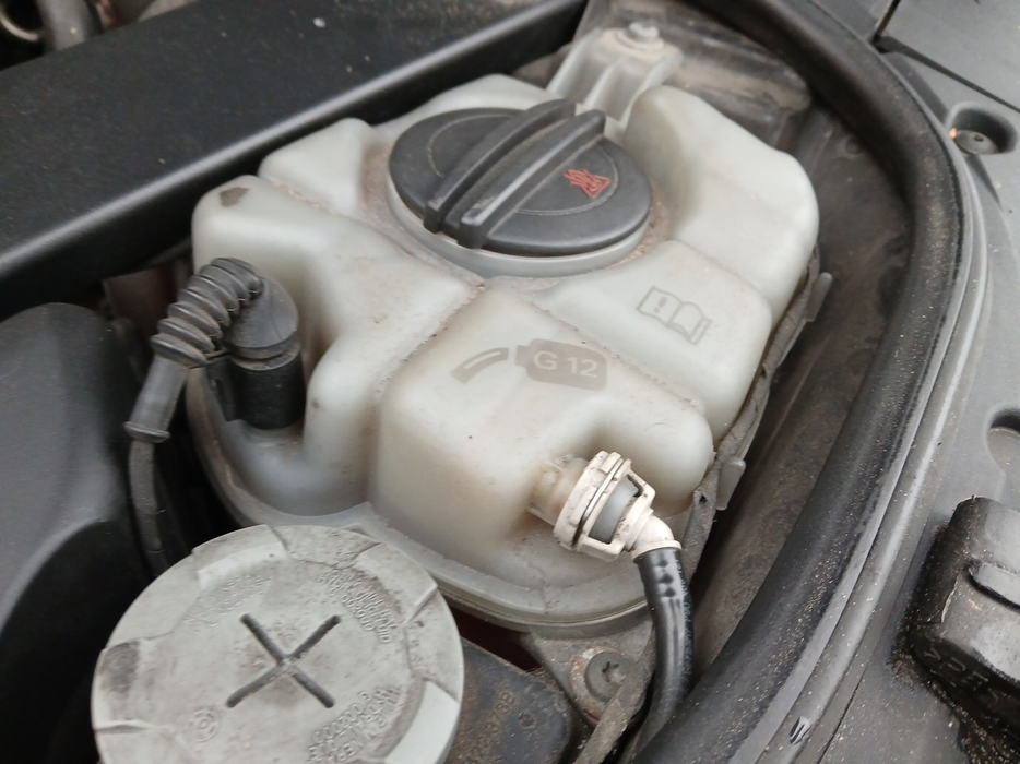 Zdjęcie zbiorniczka płynu chłodzącego