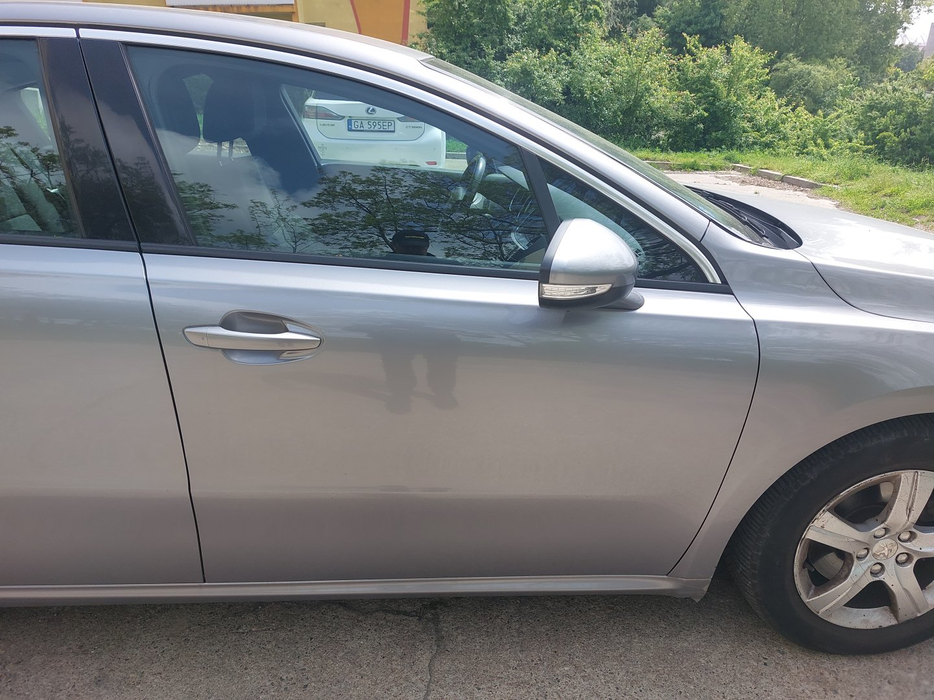 Zdjęcie drzwi przednich prawych wraz z szybą
