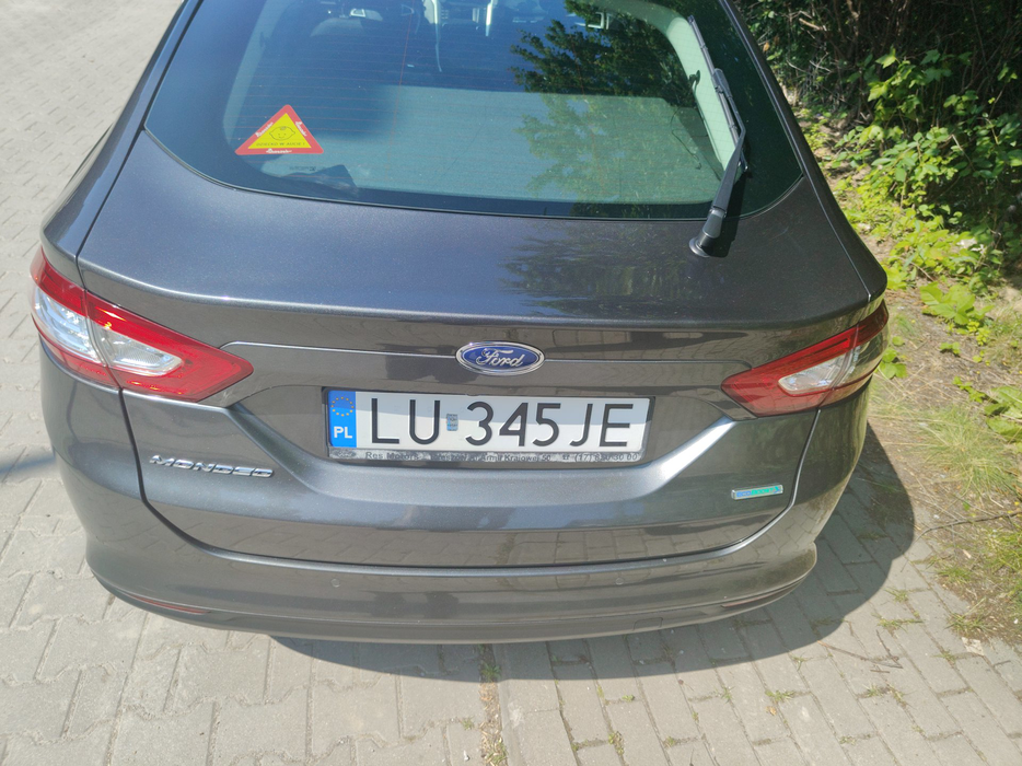 Zdjęcie pokrywy bagażnika
