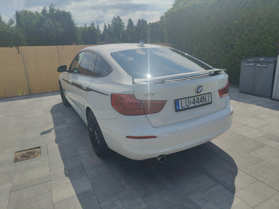 Zdjęcie po ukosie, lewy tył