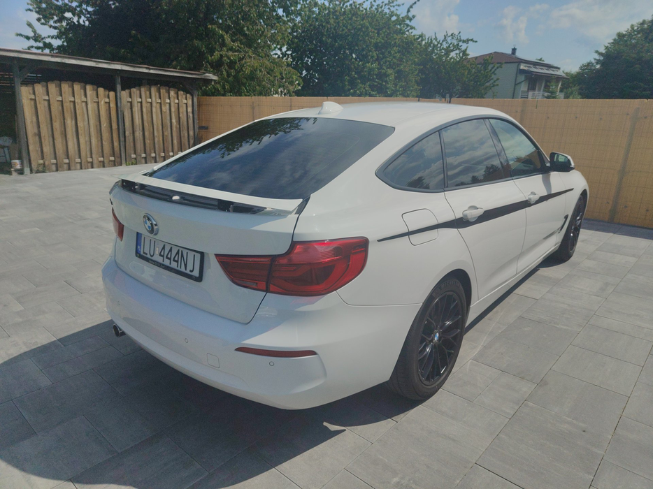 Zdjęcie po ukosie, prawy tył