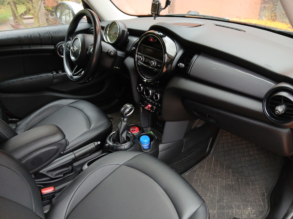 Zdjęcie wnętrza od pasażera, przód