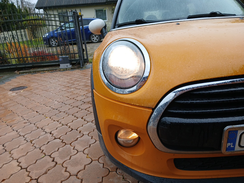 Zdjęcie oświetlenia przedniego i dolnego prawego