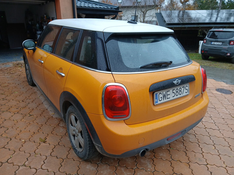 Zdjęcie po ukosie, lewy tył