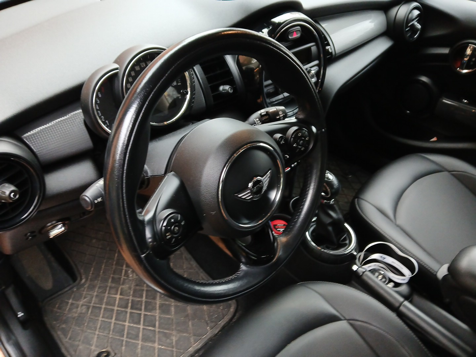 Zdjęcie kokpitu i kierownicy