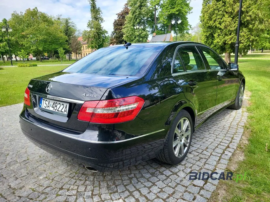 Zdjęcie po ukosie, prawy tył