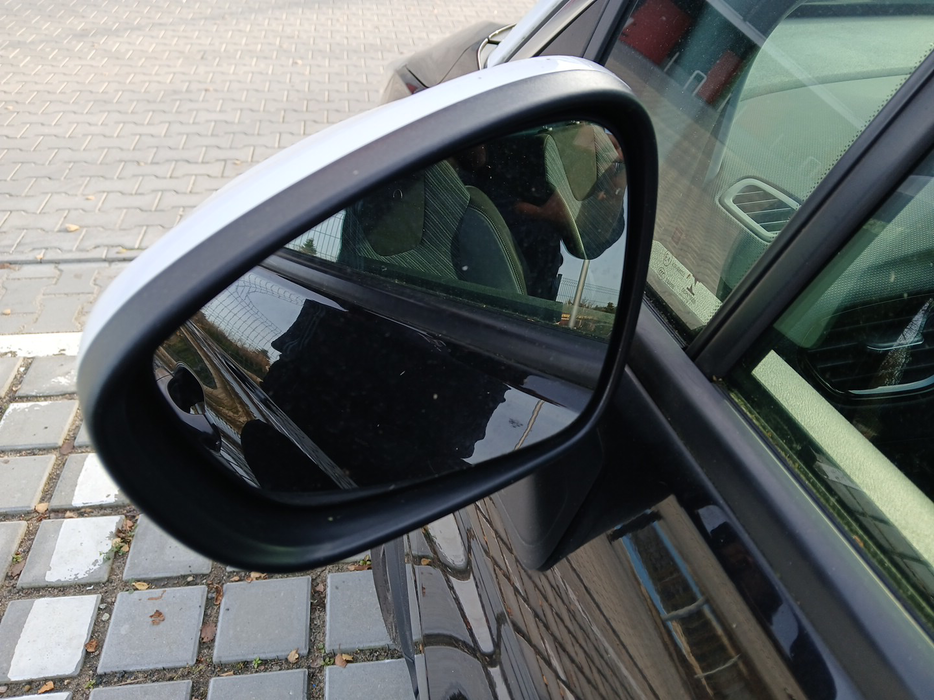 Zdjęcie zwierciadła lusterka lewego