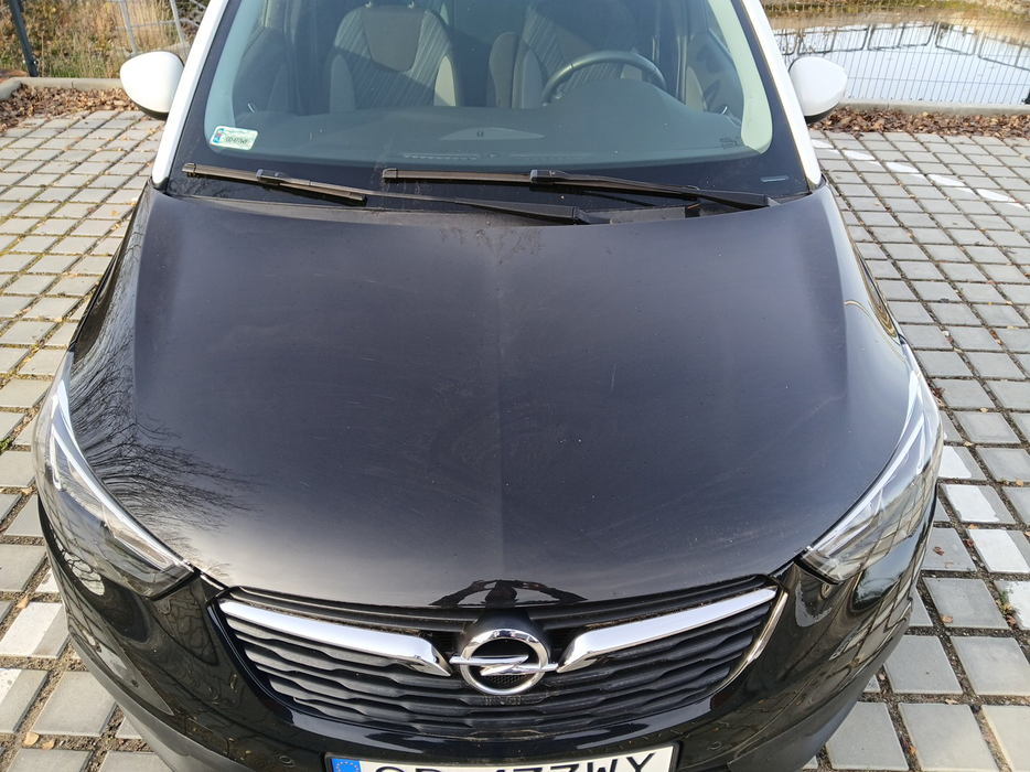 Zdjęcie pokrywy komory silnika