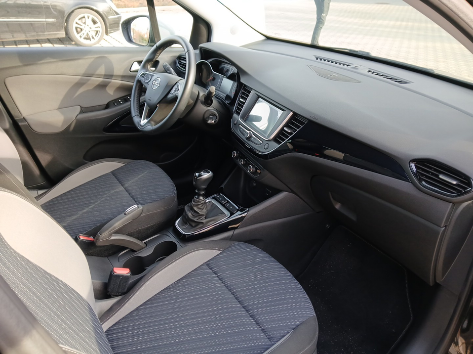 Zdjęcie wnętrza od pasażera, przód