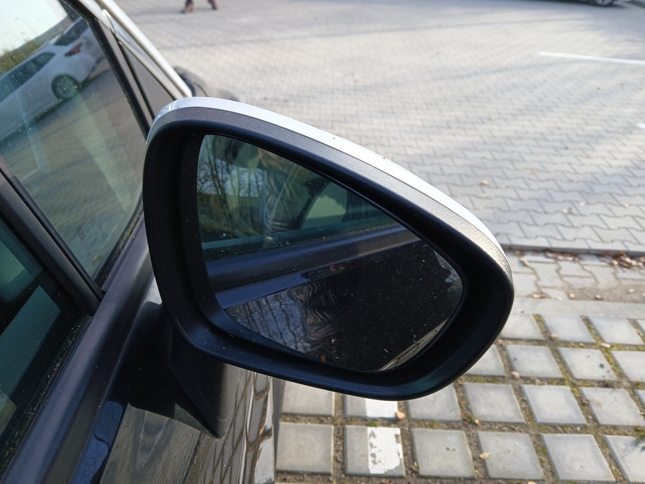 Zdjęcie zwierciadła lusterka prawego