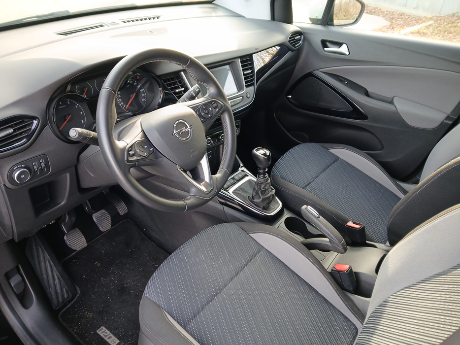 Zdjęcie wnętrza od kierowcy, przód