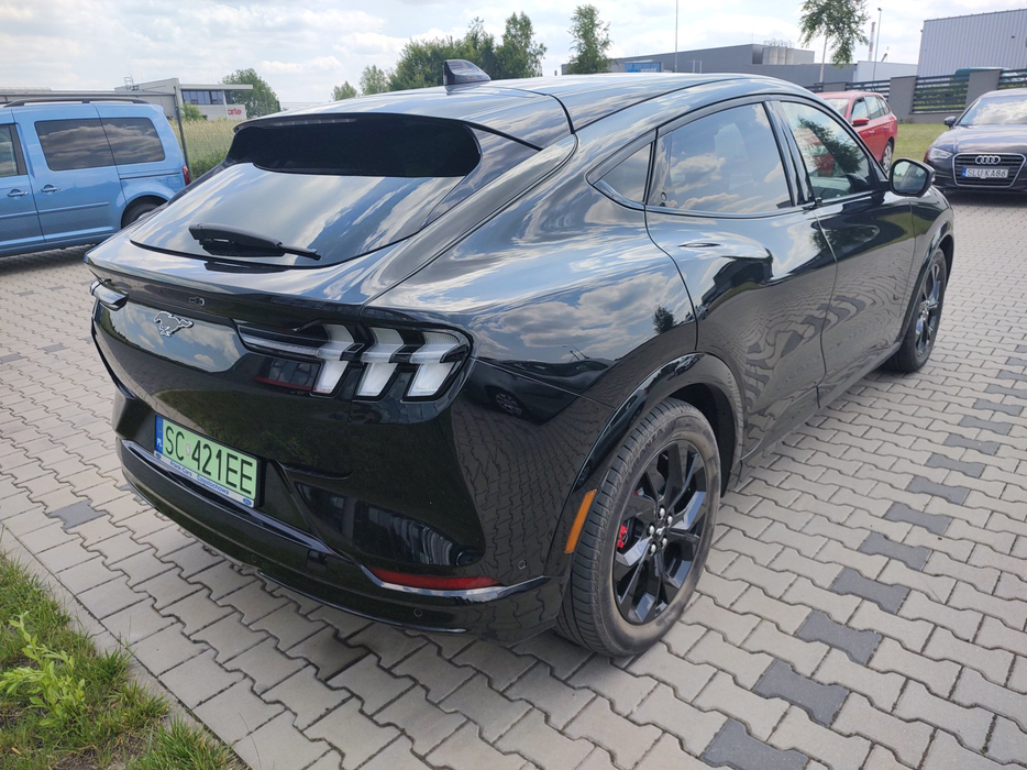 Zdjęcie po ukosie, prawy tył