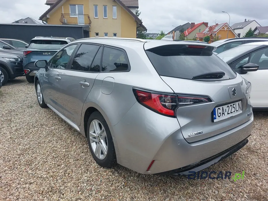 Zdjęcie po ukosie, lewy tył
