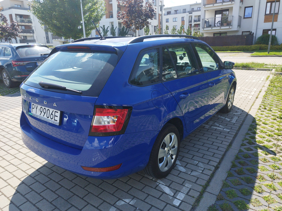 Zdjęcie po ukosie, prawy tył