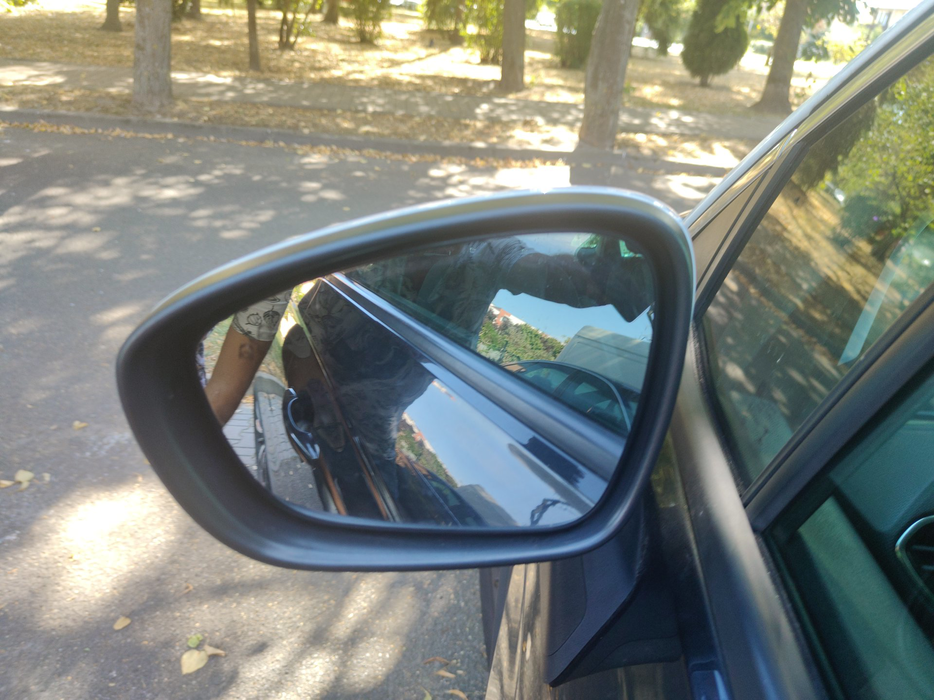 Zdjęcie zwierciadła lusterka lewego