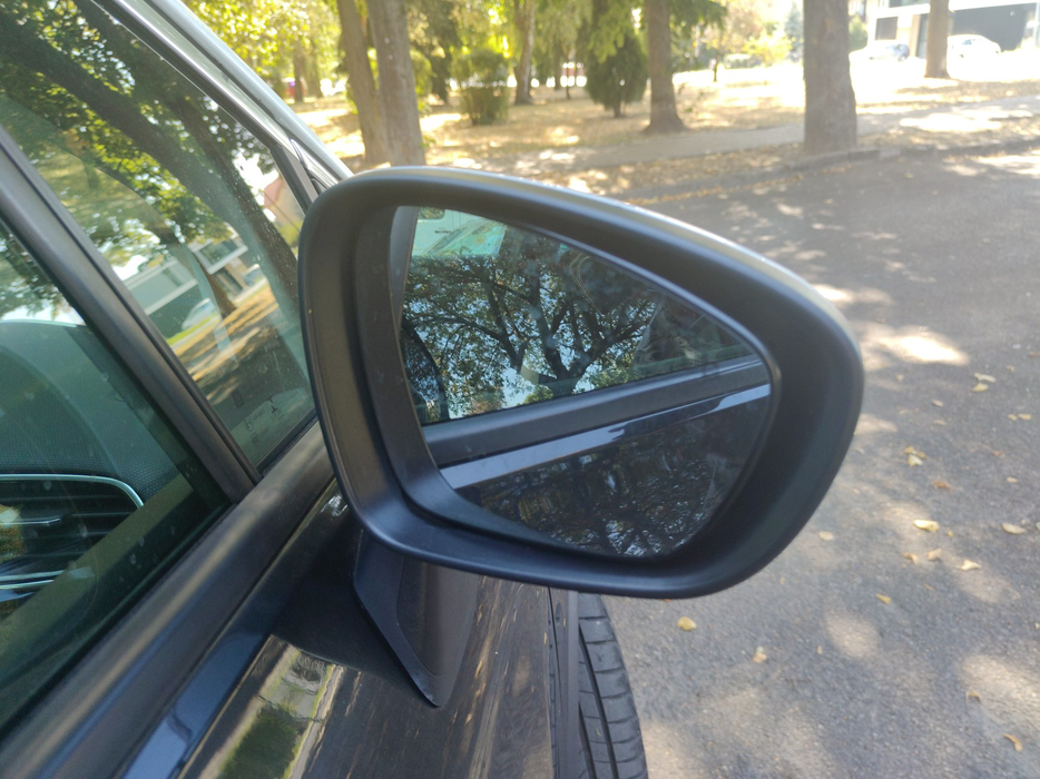 Zdjęcie zwierciadła lusterka prawego