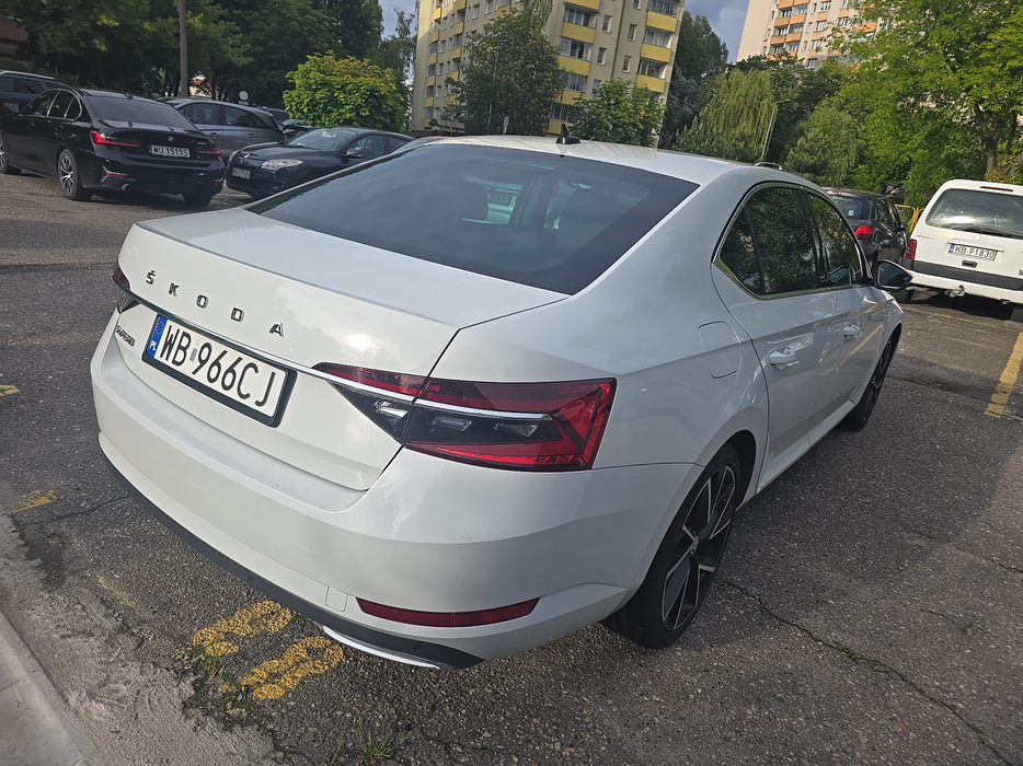 Zdjęcie po ukosie, prawy tył