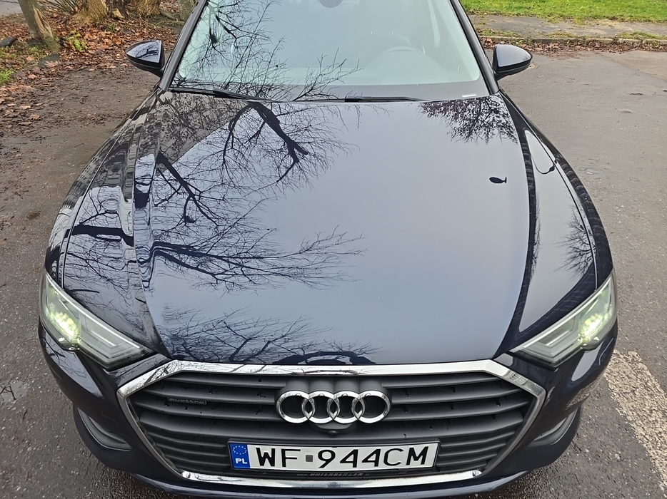 Zdjęcie pokrywy komory silnika