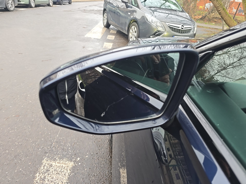 Zdjęcie zwierciadła lusterka lewego