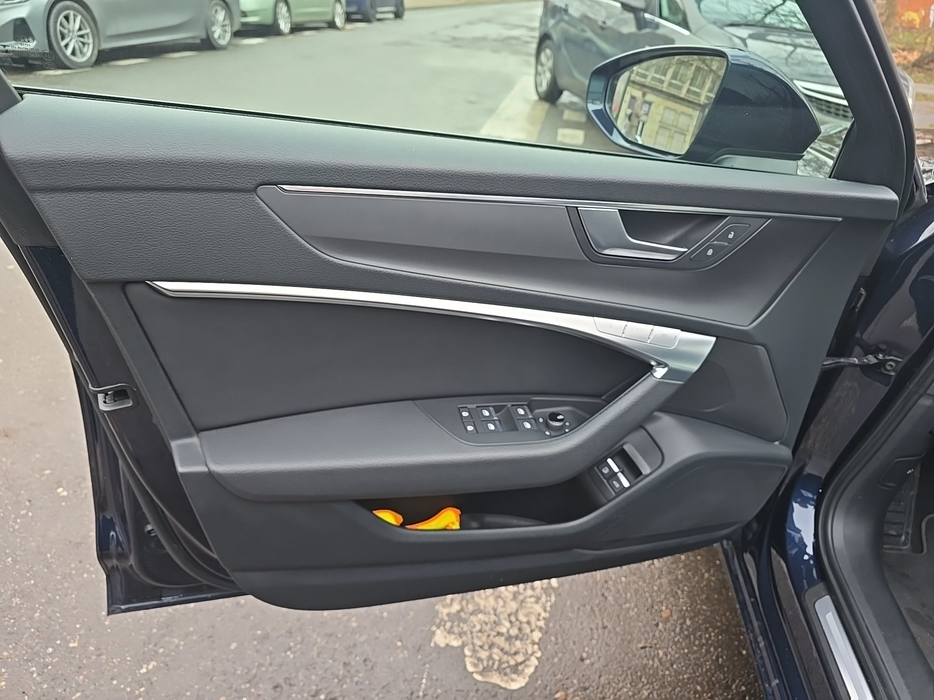 Zdjęcie tapicerki drzwi przednich lewych