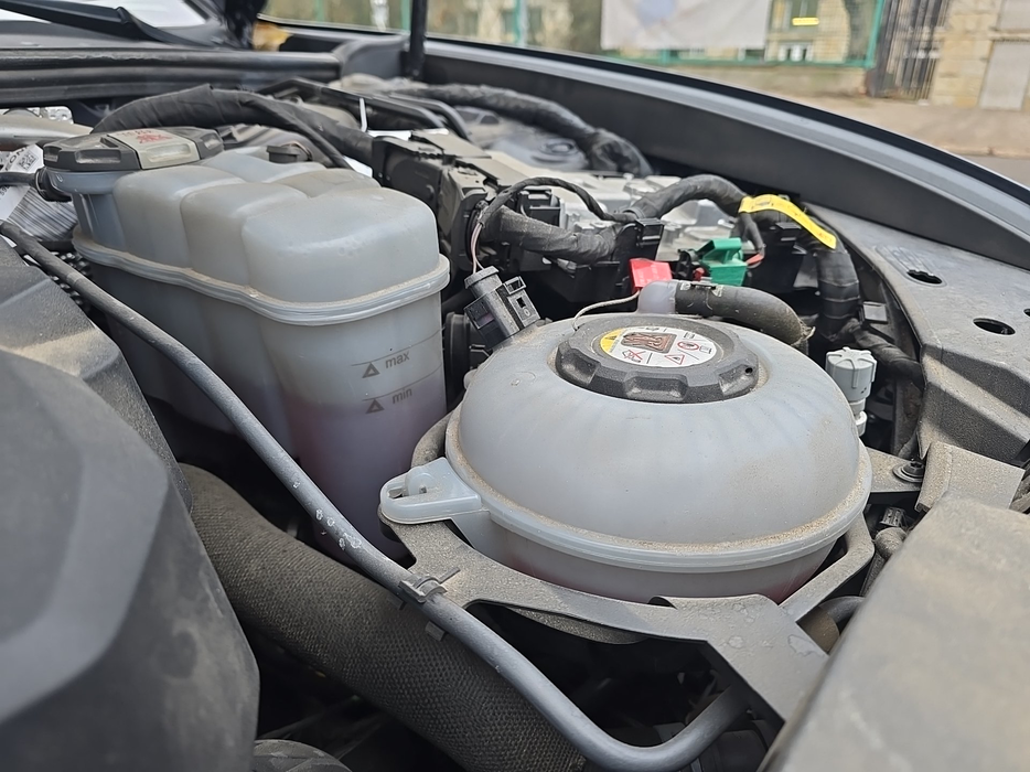 Zdjęcie zbiorniczka płynu chłodzącego