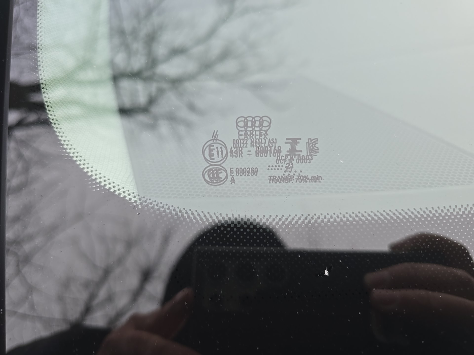 Zdjęcie szyby czołowej - zdjęcie uszkodzeń