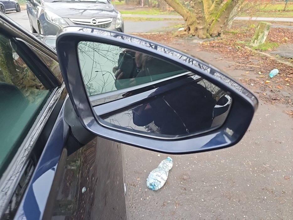 Zdjęcie zwierciadła lusterka prawego