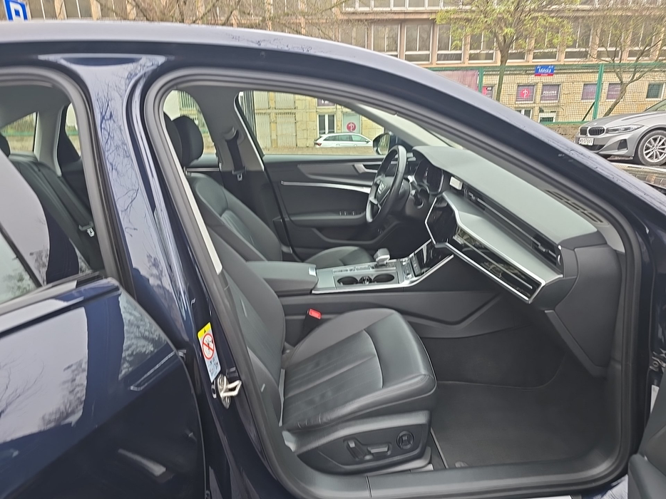 Zdjęcie wnętrza od pasażera, przód