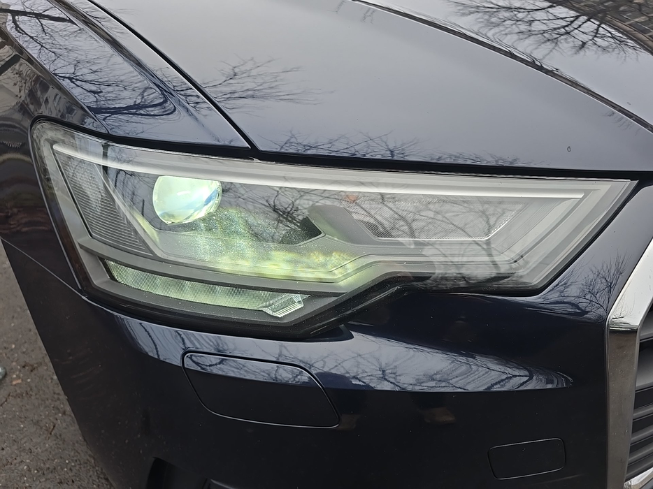 Zdjęcie oświetlenia przedniego i dolnego prawego