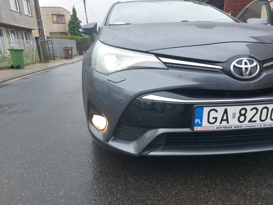 Zdjęcie oświetlenia przedniego i dolnego prawego