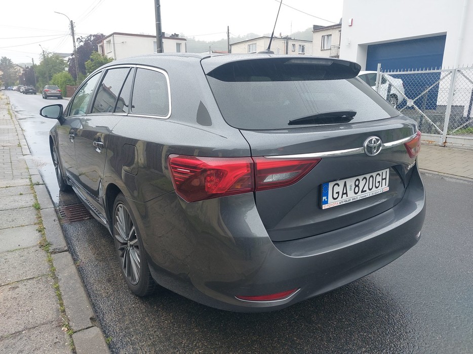 Zdjęcie po ukosie, lewy tył