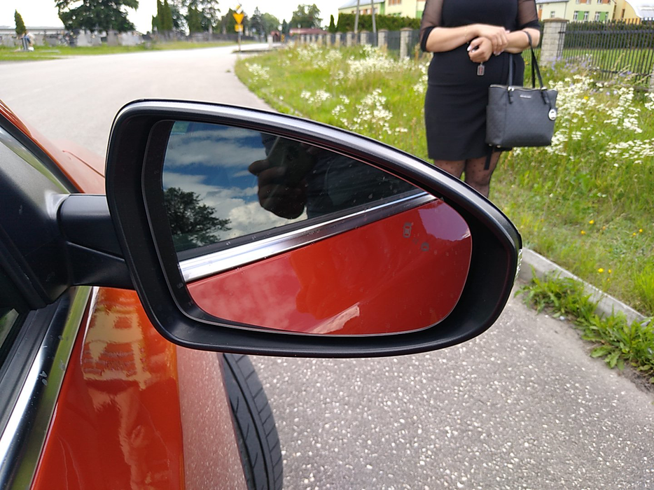 Zdjęcie zwierciadła lusterka prawego
