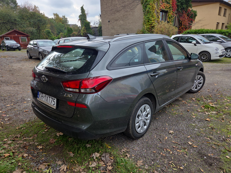 Zdjęcie po ukosie, prawy tył