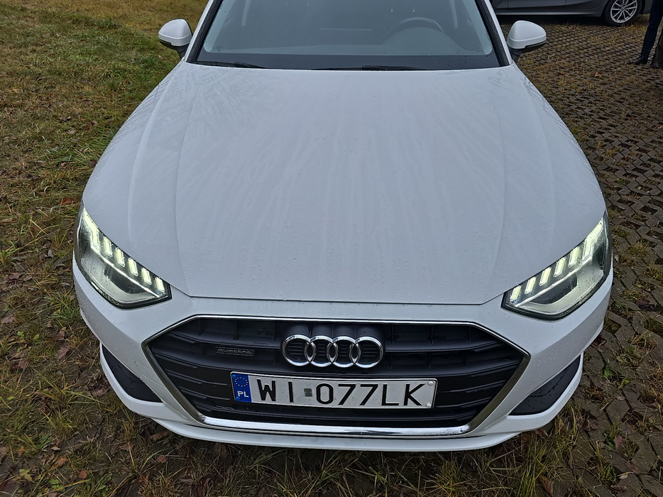 Zdjęcie pokrywy komory silnika