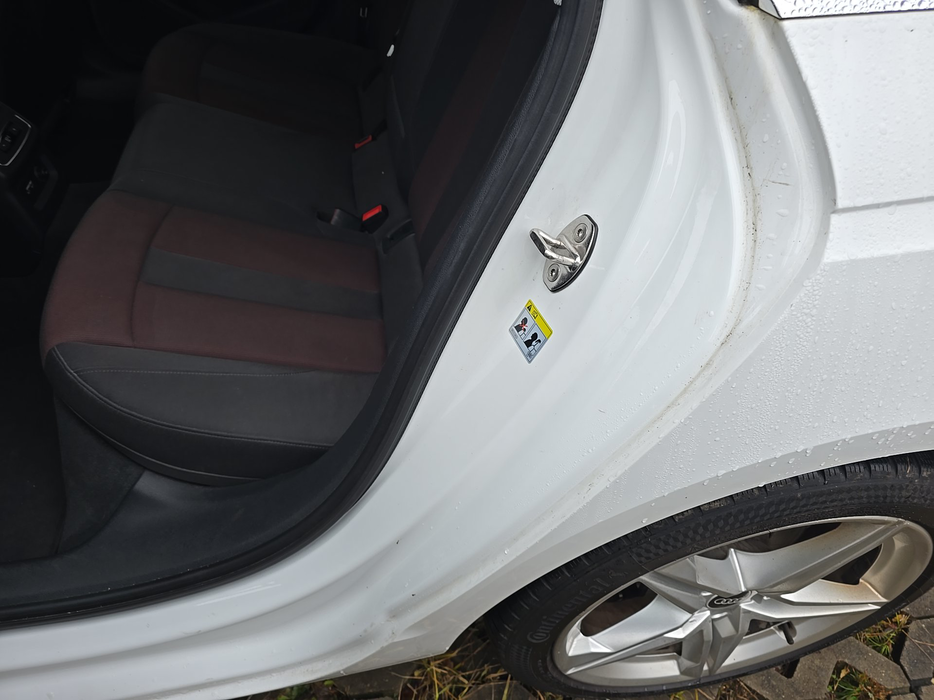 Zdjęcie słupka C lewego