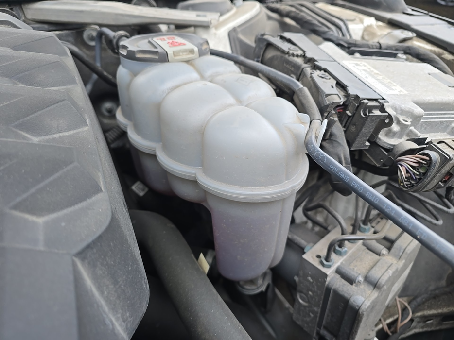 Zdjęcie zbiorniczka płynu chłodzącego