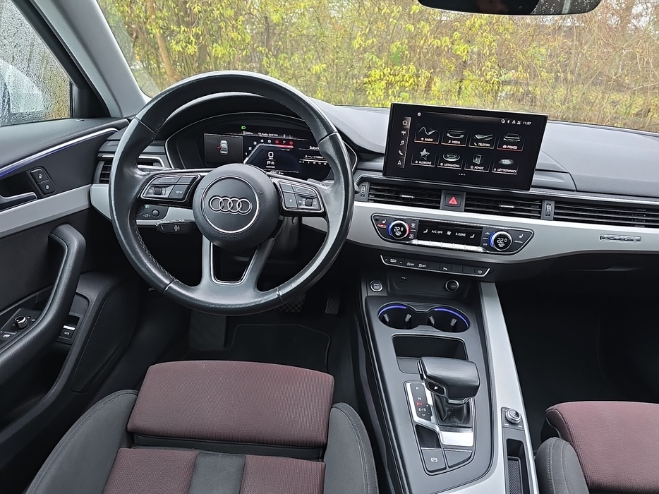 Zdjęcie kokpitu i kierownicy