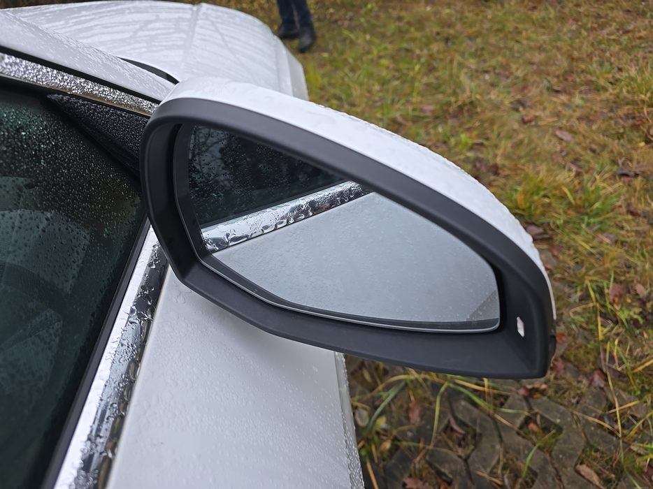 Zdjęcie zwierciadła lusterka prawego