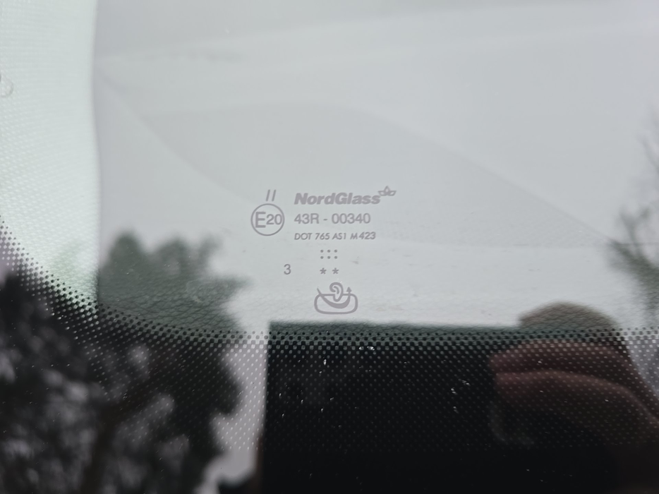 Zdjęcie szyby czołowej - zdjęcie uszkodzeń