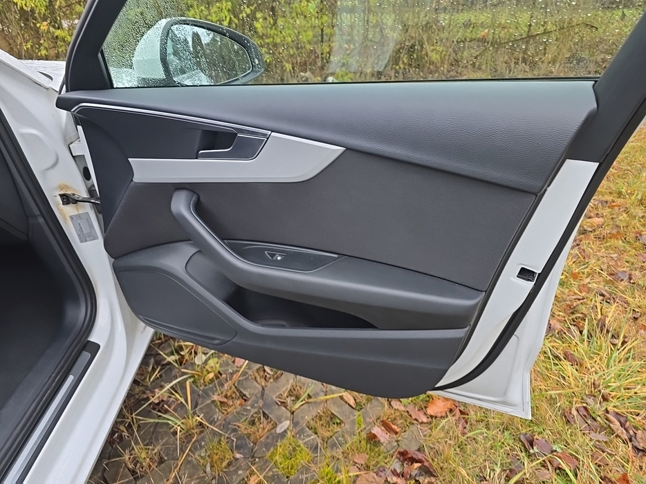 Zdjęcie tapicerki drzwi przednich prawych