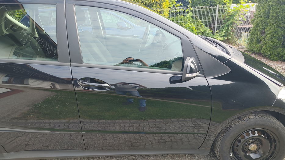 Zdjęcie drzwi przednich prawych wraz z szybą
