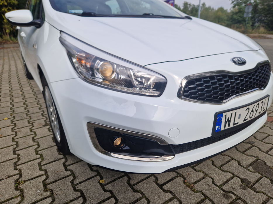 Zdjęcie oświetlenia przedniego i dolnego prawego