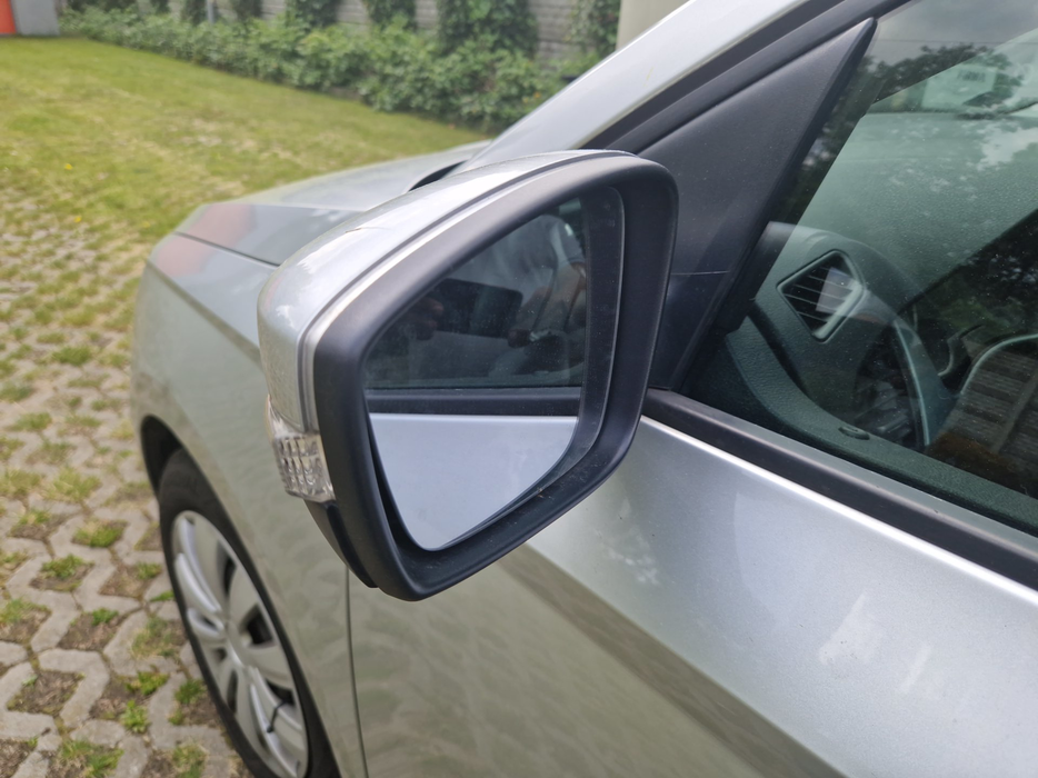 Zdjęcie zwierciadła lusterka lewego