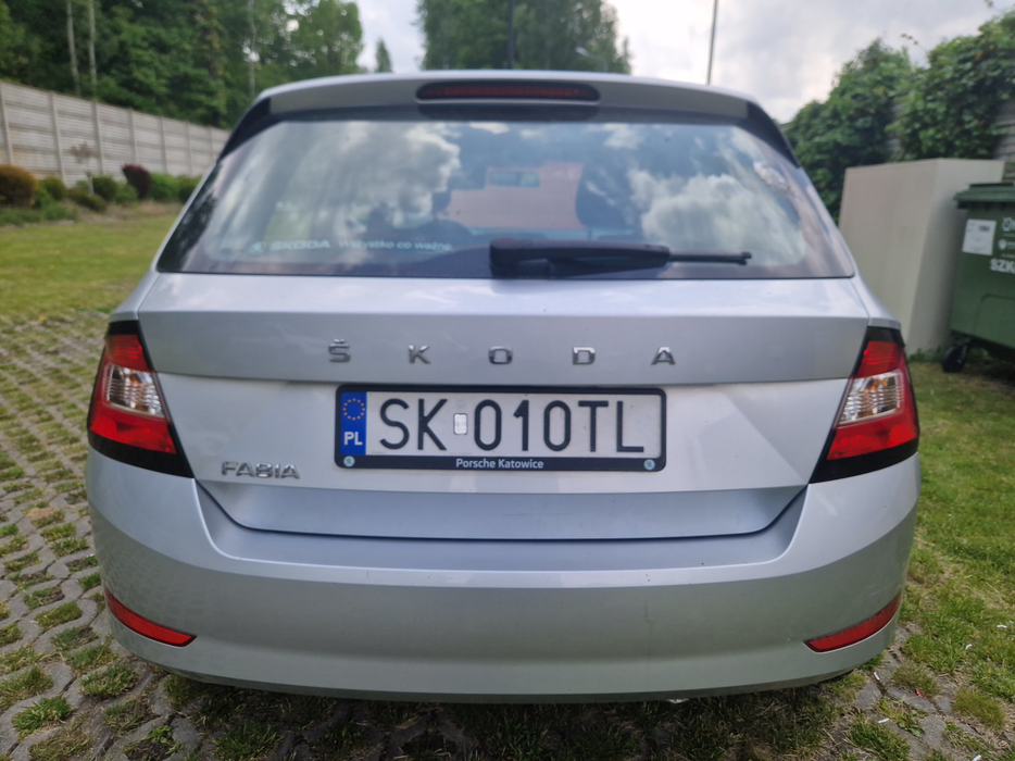 Zdjęcie pokrywy bagażnika