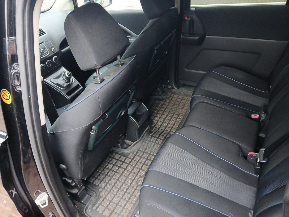 Zdjęcie wnętrza od kierowcy, tył