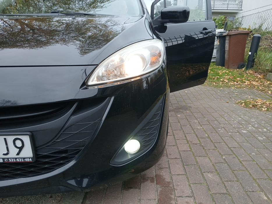 Zdjęcie oświetlenia przedniego i dolnego lewego